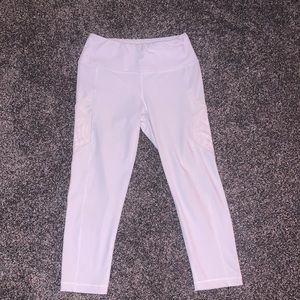 White 3/4 length leggings